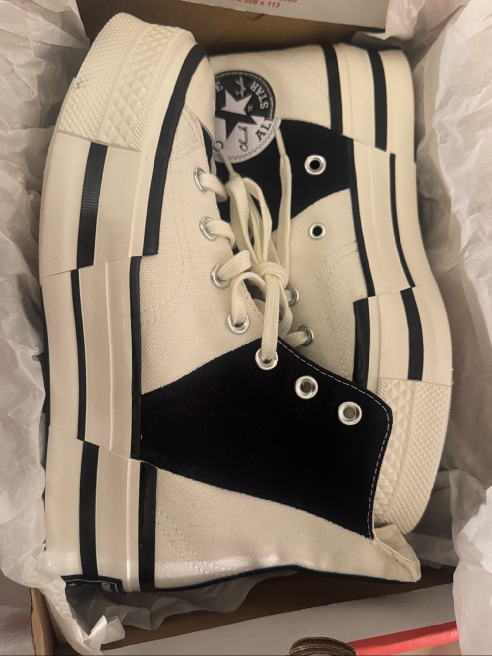 Converse unisex Two-Tone High Top Sneakers - Black & Cream - Picture 3 of 10